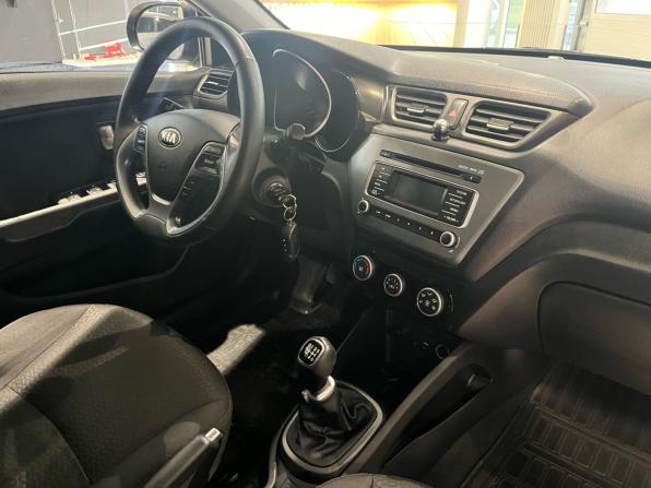 Kia Rio III Рестайлинг с пробегом 2016 года, цена 899 000 рублей, 170453 км, седан, Автокод Объявления