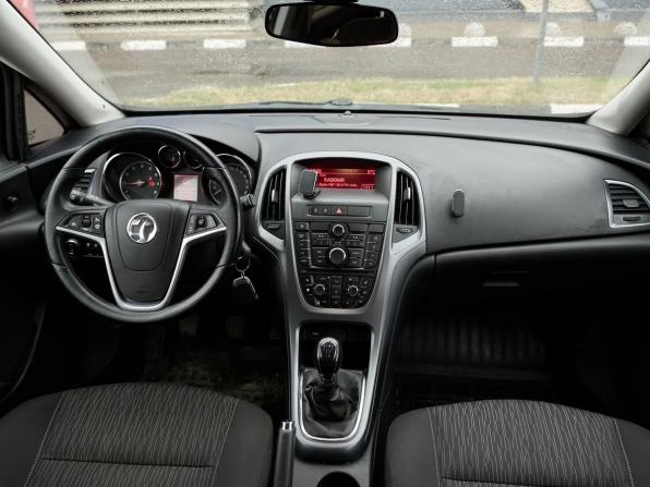 Opel Astra J Рестайлинг с пробегом 2013 года, цена 615 000 рублей, 129698 км, хэтчбек, Автокод Объявления