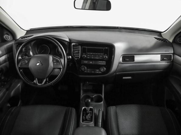 Mitsubishi Outlander III Рестайлинг 2 с пробегом 2016 года, цена 2 016 000 рублей, 38000 км, внедорожник, Автокод Объявления
