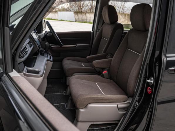 Honda Stepwgn V с пробегом 2015 года, цена 1 530 000 рублей, 190220 км, минивэн, Автокод Объявления
