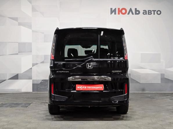 Honda Stepwgn V Рестайлинг с пробегом 2017 года, цена 2 300 000 рублей, 117098 км, минивэн, Автокод Объявления