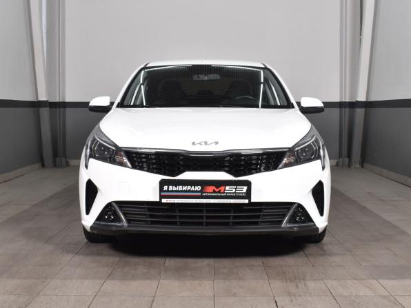 Kia Rio IV Рестайлинг с пробегом 2022 года, цена 1 654 999 рублей, 78050 км, седан, Автокод Объявления