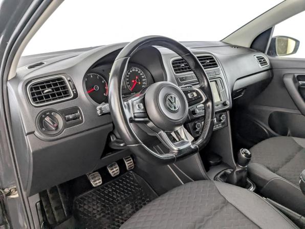 Volkswagen Polo V Рестайлинг с пробегом 2018 года, цена 1 200 000 рублей, 115012 км, седан, Автокод Объявления