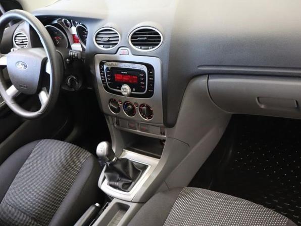 Ford Focus II Рестайлинг с пробегом 2010 года, цена 598 000 рублей, 135861 км, седан, Автокод Объявления