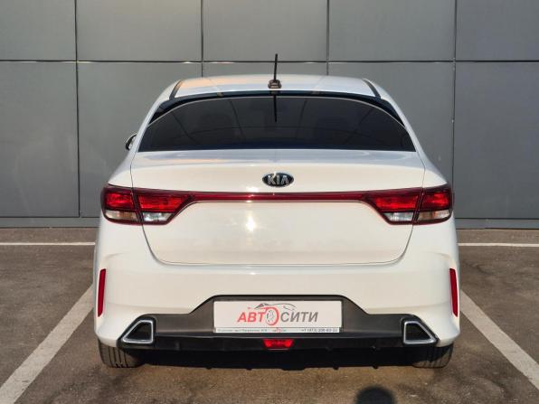 Kia Rio IV Рестайлинг с пробегом 2021 года, цена 1 000 000 рублей, 197000 км, седан, Автокод Объявления
