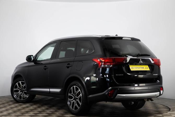 Mitsubishi Outlander III Рестайлинг 2 с пробегом 2016 года, цена 1 999 000 рублей, 149000 км, внедорожник, Автокод Объявления
