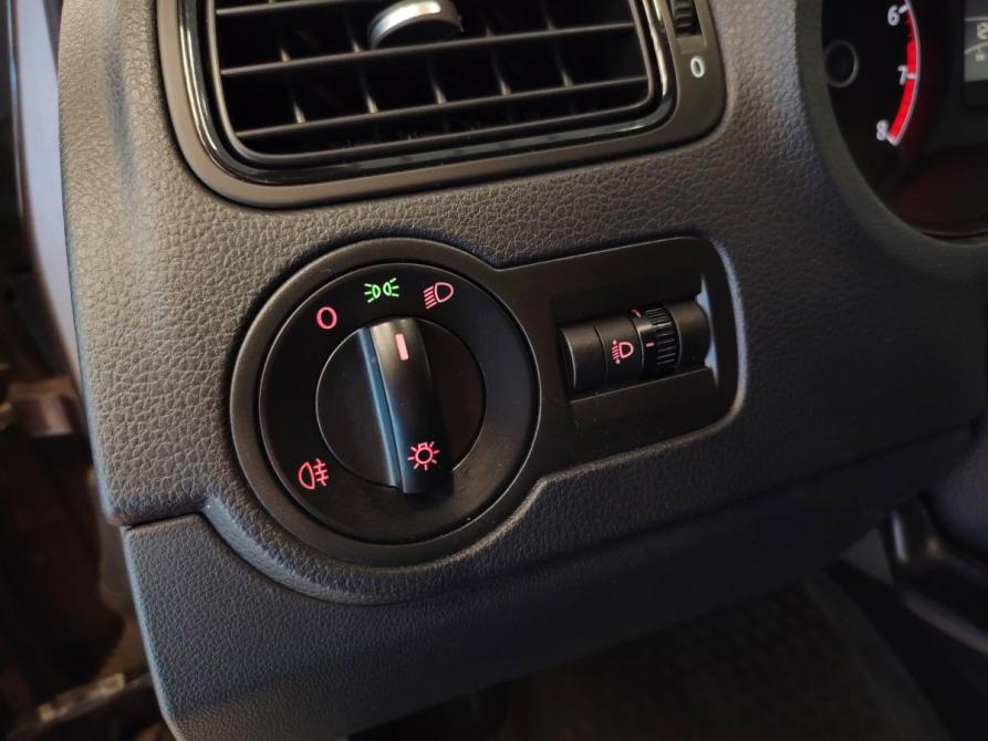 Volkswagen Polo V Рестайлинг Санкт-Петербург  - изображение 12