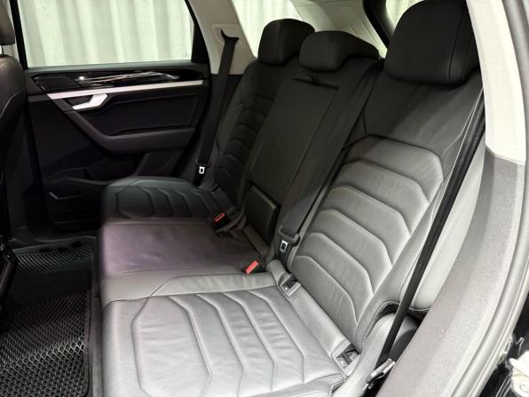 Volkswagen Touareg III с пробегом 2019 года, цена 4 249 000 рублей, 235249 км, внедорожник, Автокод Объявления
