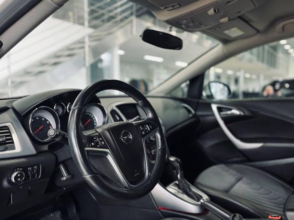 Opel Astra J Рестайлинг с пробегом 2014 года, цена 1 009 900 рублей, 156000 км, седан, Автокод Объявления