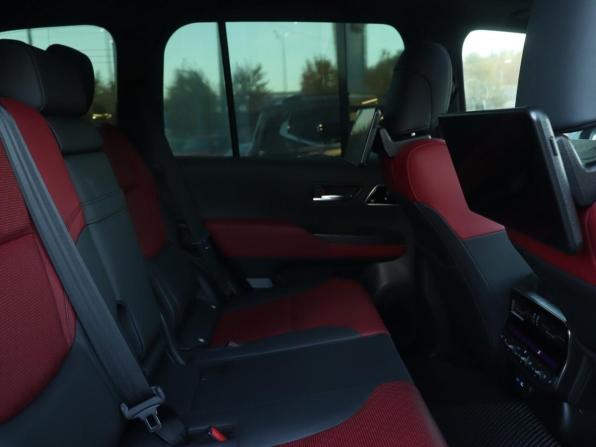 Toyota Land Cruiser 300 Series с пробегом 2022 года, цена 10 300 000 рублей, 40151 км, внедорожник, Автокод Объявления