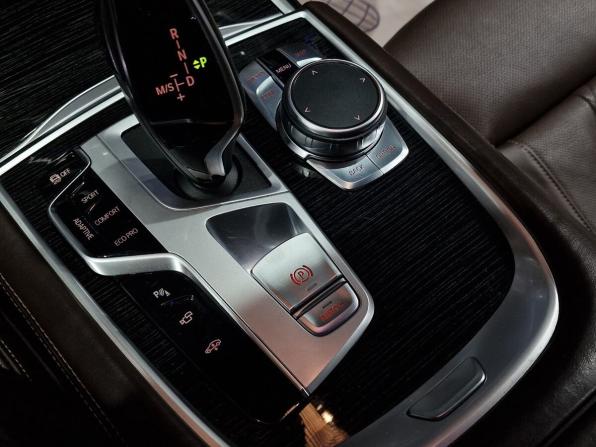 BMW 7 серии VI (G11/G12) Рестайлинг с пробегом 2019 года, цена 5 600 000 рублей, 98399 км, седан, Автокод Объявления