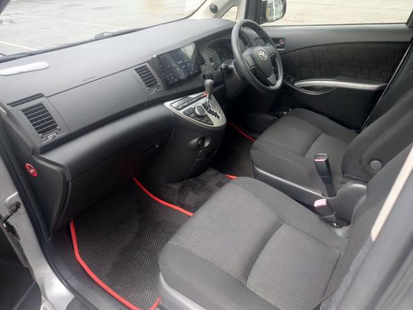 Toyota ISis I Рестайлинг с пробегом 2012 года, цена 1 350 000 рублей, 92650 км, компактвэн, Автокод Объявления