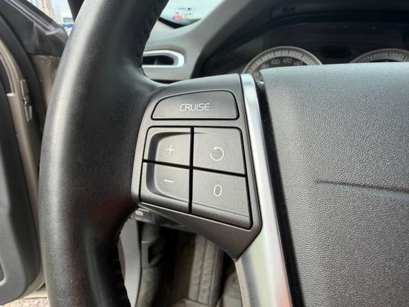 Volvo XC70 II с пробегом 2011 года, цена 1 255 000 рублей, 321000 км, универсал, Автокод Объявления