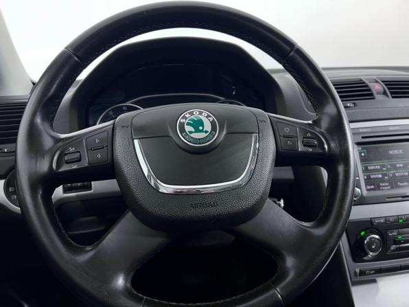 Skoda Octavia II (A5) Рестайлинг с пробегом 2011 года, цена 1 198 000 рублей, 97280 км, лифтбек, Автокод Объявления
