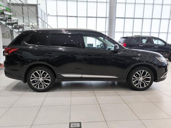 Mitsubishi Outlander III Рестайлинг 2 с пробегом 2016 года, цена 1 921 000 рублей, 173072 км, внедорожник, Автокод Объявления