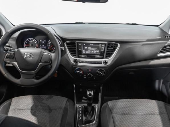 Hyundai Solaris II с пробегом 2017 года, цена 986 000 рублей, 164656 км, седан, Автокод Объявления