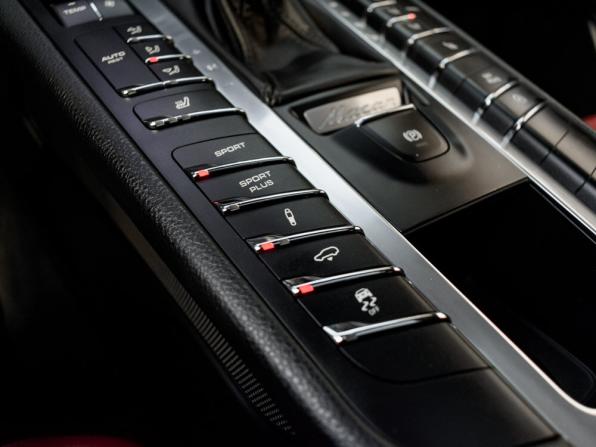 Porsche Macan I с пробегом 2015 года, цена 3 100 000 рублей, 151707 км, внедорожник, Автокод Объявления