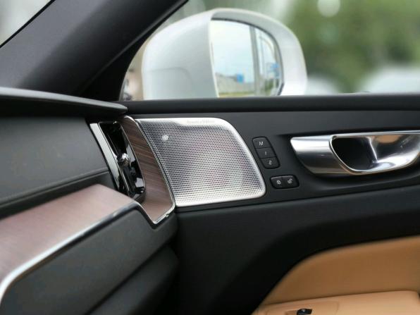 Volvo XC60 II Рестайлинг с пробегом 2024 года, цена 6 630 000 рублей, 30990 км, внедорожник, Автокод Объявления