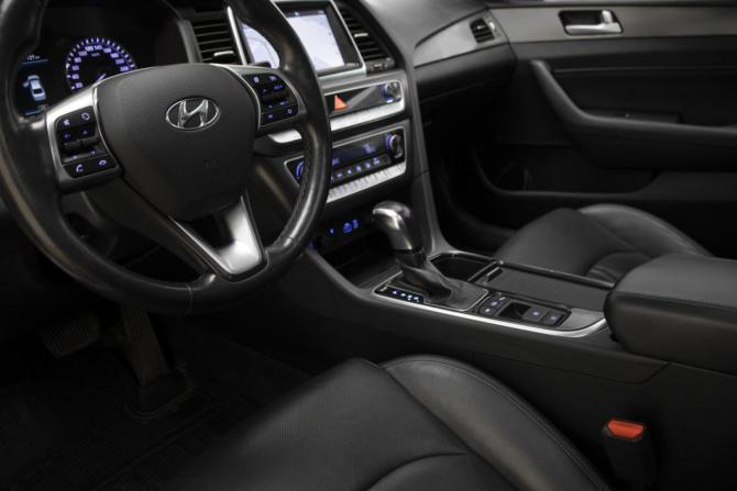 Hyundai Sonata VII (LF) Рестайлинг с пробегом 2017 года, цена 1 850 000 рублей, 143431 км, седан, Автокод Объявления