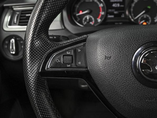 Skoda Rapid I Рестайлинг с пробегом 2018 года, цена 1 260 000 рублей, 206858 км, лифтбек, Автокод Объявления