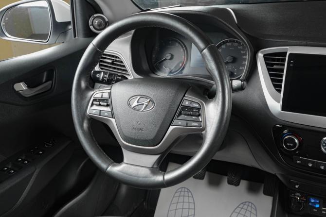 Hyundai Solaris II с пробегом 2017 года, цена 1 559 000 рублей, 80400 км, седан, Автокод Объявления