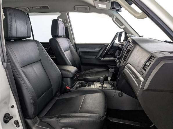 Mitsubishi Pajero IV Рестайлинг 2 с пробегом 2017 года, цена 3 050 000 рублей, 106953 км, внедорожник, Автокод Объявления