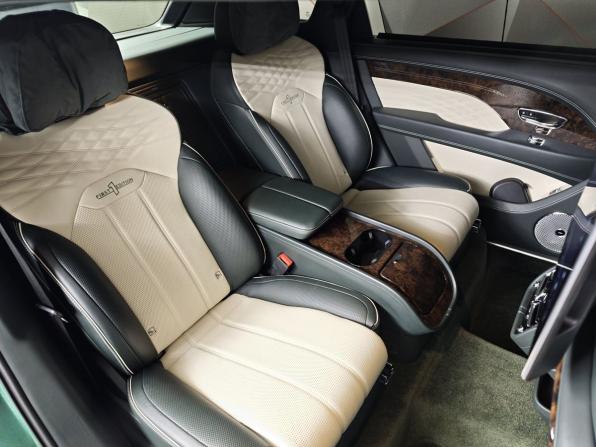 Bentley Bentayga I Рестайлинг с пробегом 2023 года, цена 28 000 000 рублей, 11975 км, внедорожник, Автокод Объявления
