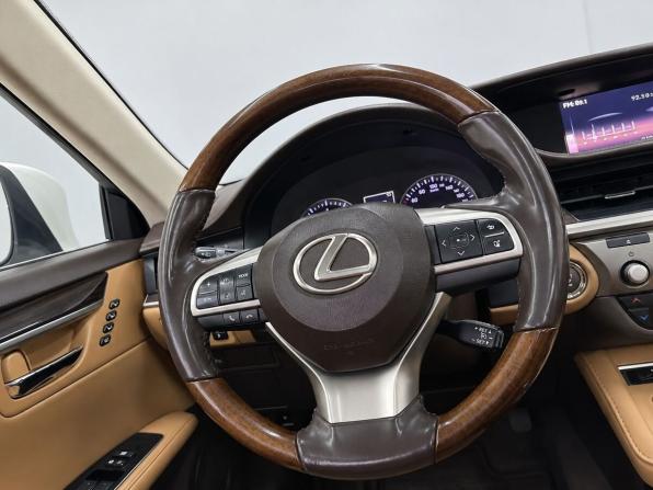 Lexus ES VI Рестайлинг с пробегом 2015 года, цена 1 999 000 рублей, 217673 км, седан, Автокод Объявления