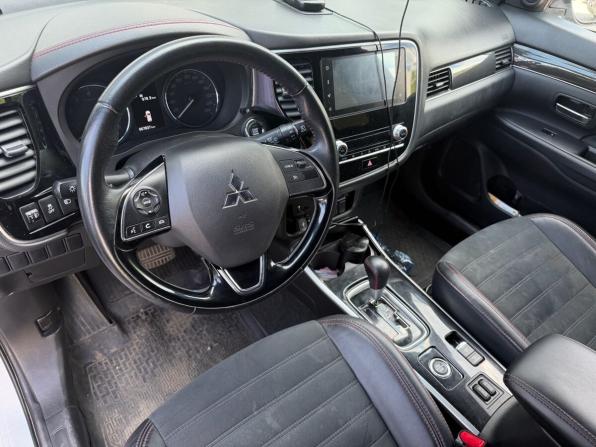 Mitsubishi Outlander III Рестайлинг 3 с пробегом 2021 года, цена 2 699 000 рублей, 67000 км, внедорожник, Автокод Объявления
