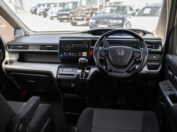 Honda Stepwgn V с пробегом 2015 года, цена 2 299 000 рублей, 105093 км, минивэн, Автокод Объявления