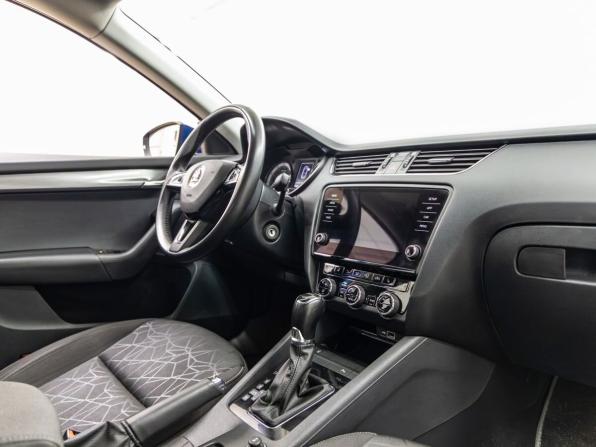 Skoda Octavia III (A7) Рестайлинг с пробегом 2020 года, цена 2 348 000 рублей, 71633 км, лифтбек, Автокод Объявления