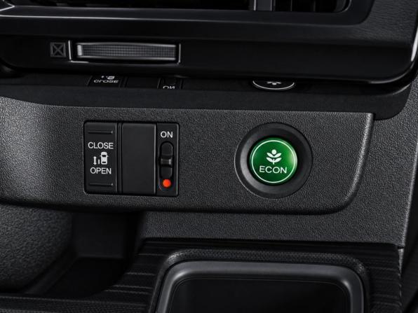 Honda Stepwgn V с пробегом 2015 года, цена 1 899 000 рублей, 149880 км, минивэн, Автокод Объявления