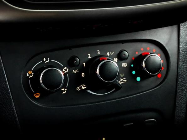 Renault Logan II Рестайлинг с пробегом 2019 года, цена 1 125 000 рублей, 84631 км, седан, Автокод Объявления