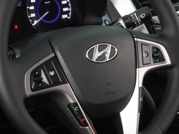 Hyundai Solaris I Рестайлинг с пробегом 2016 года, цена 999 000 рублей, 151396 км, седан, Автокод Объявления