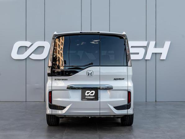 Honda Stepwgn V Рестайлинг с пробегом 2020 года, цена 2 990 000 рублей, 54142 км, минивэн, Автокод Объявления
