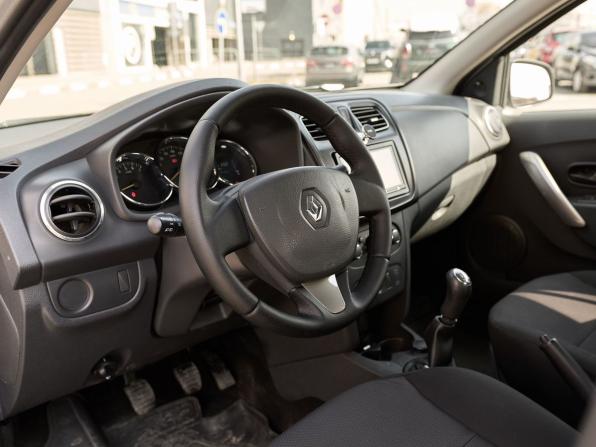 Renault Logan II с пробегом 2017 года, цена 708 000 рублей, 127668 км, седан, Автокод Объявления