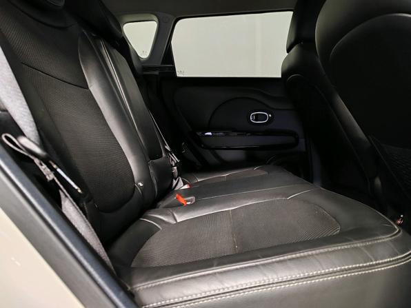 Kia Soul II Рестайлинг с пробегом 2018 года, цена 1 729 000 рублей, 121984 км, хэтчбек, Автокод Объявления