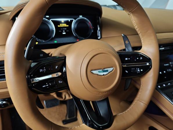 Aston Martin DB12 с пробегом 2024 года, цена 55 000 000 рублей, 2405 км, кабриолет, Автокод Объявления