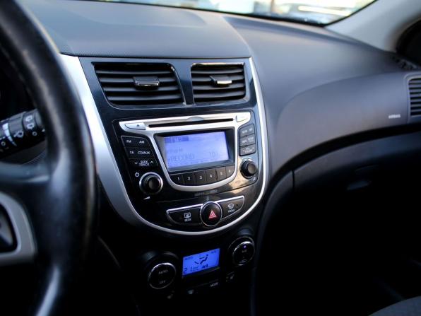Hyundai Solaris I с пробегом 2014 года, цена 960 000 рублей, 212000 км, хэтчбек, Автокод Объявления