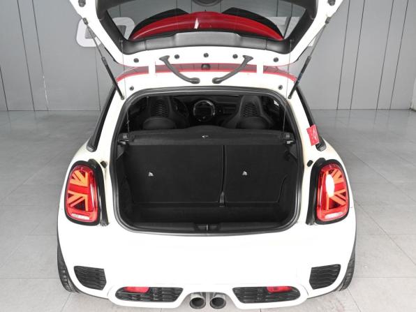 Mini Hatch III (F55/F56) с пробегом 2016 года, цена 2 229 000 рублей, 191512 км, хэтчбек, Автокод Объявления
