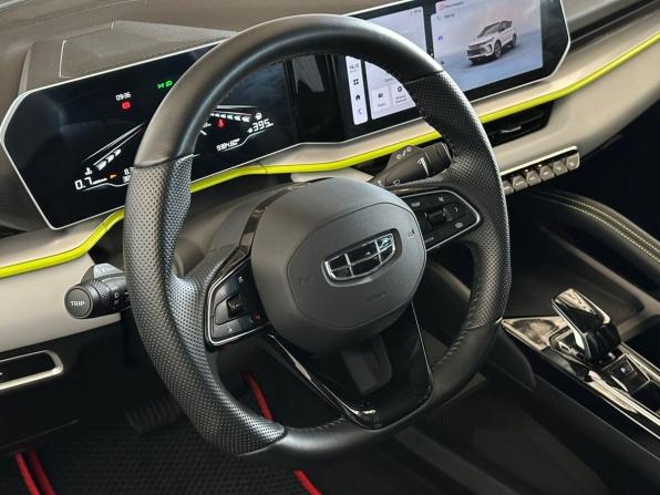 Geely Coolray I Рестайлинг с пробегом 2023 года, цена 2 190 000 рублей, 38827 км, внедорожник, Автокод Объявления