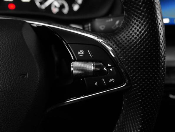 Skoda Octavia IV (A8) с пробегом 2021 года, цена 2 099 000 рублей, 76129 км, лифтбек, Автокод Объявления