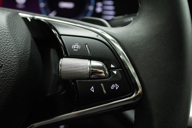 Skoda Octavia IV (A8) с пробегом 2021 года, цена 2 399 000 рублей, 126828 км, лифтбек, Автокод Объявления