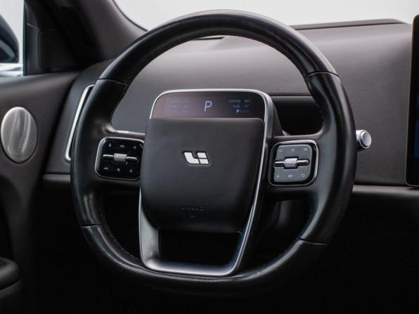Li Auto (Lixiang) L9 I с пробегом 2023 года, цена 6 090 000 рублей, 70472 км, внедорожник, Автокод Объявления