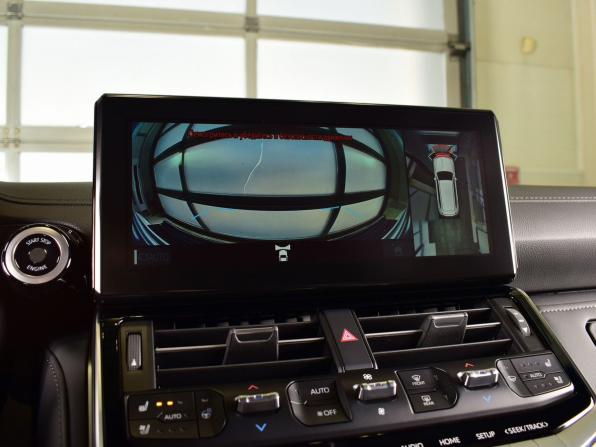 Toyota Land Cruiser 300 Series с пробегом 2023 года, цена 15 550 995 рублей, 84 км, внедорожник, Автокод Объявления