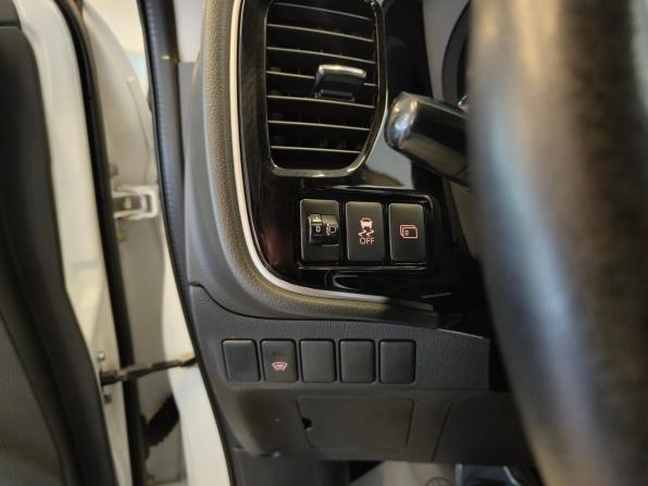 Mitsubishi Outlander III Рестайлинг 2 с пробегом 2016 года, цена 1 825 000 рублей, 140715 км, внедорожник, Автокод Объявления