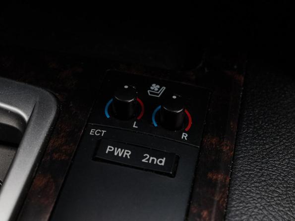 Toyota Land Cruiser 200 Series Рестайлинг 1 с пробегом 2012 года, цена 2 700 000 рублей, 332223 км, внедорожник, Автокод Объявления