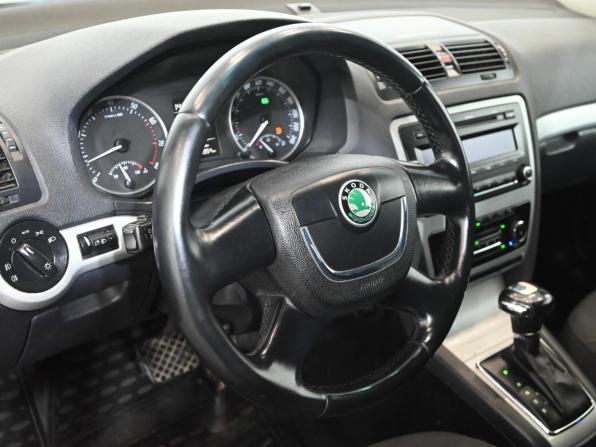 Skoda Octavia II (A5) Рестайлинг с пробегом 2011 года, цена 850 000 рублей, 217347 км, лифтбек, Автокод Объявления
