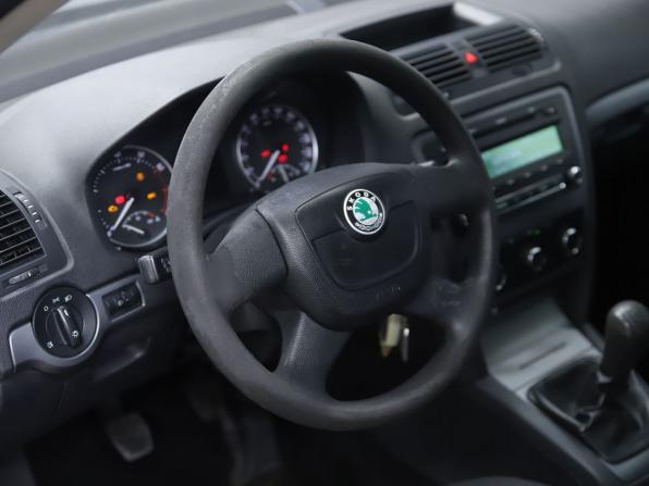 Skoda Octavia II (A5) Рестайлинг с пробегом 2011 года, цена 640 000 рублей, 264511 км, лифтбек, Автокод Объявления
