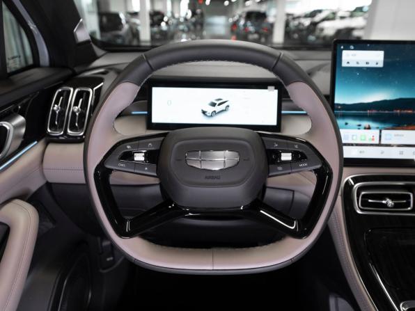 Geely Atlas II с пробегом 2026 года, цена 3 350 000 рублей, 50 км, внедорожник, Автокод Объявления